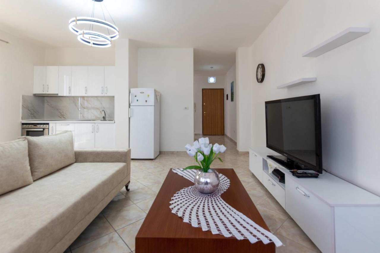 Spacious 2 Bedroom In Beach