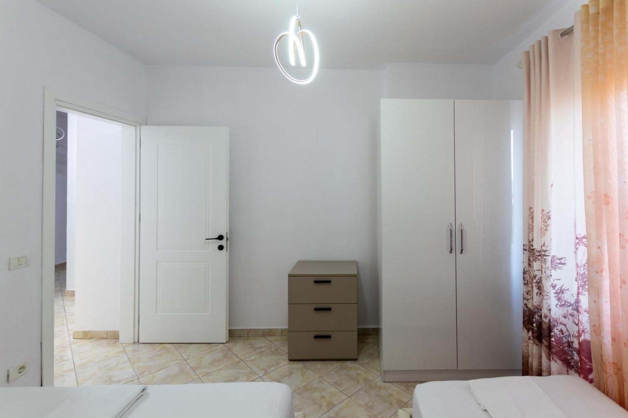 Spacious 2 Bedroom In Appartement Durrës