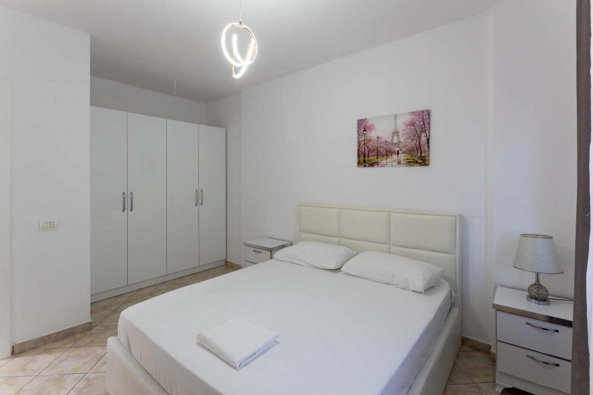 Spacious 2 Bedroom In Durrës