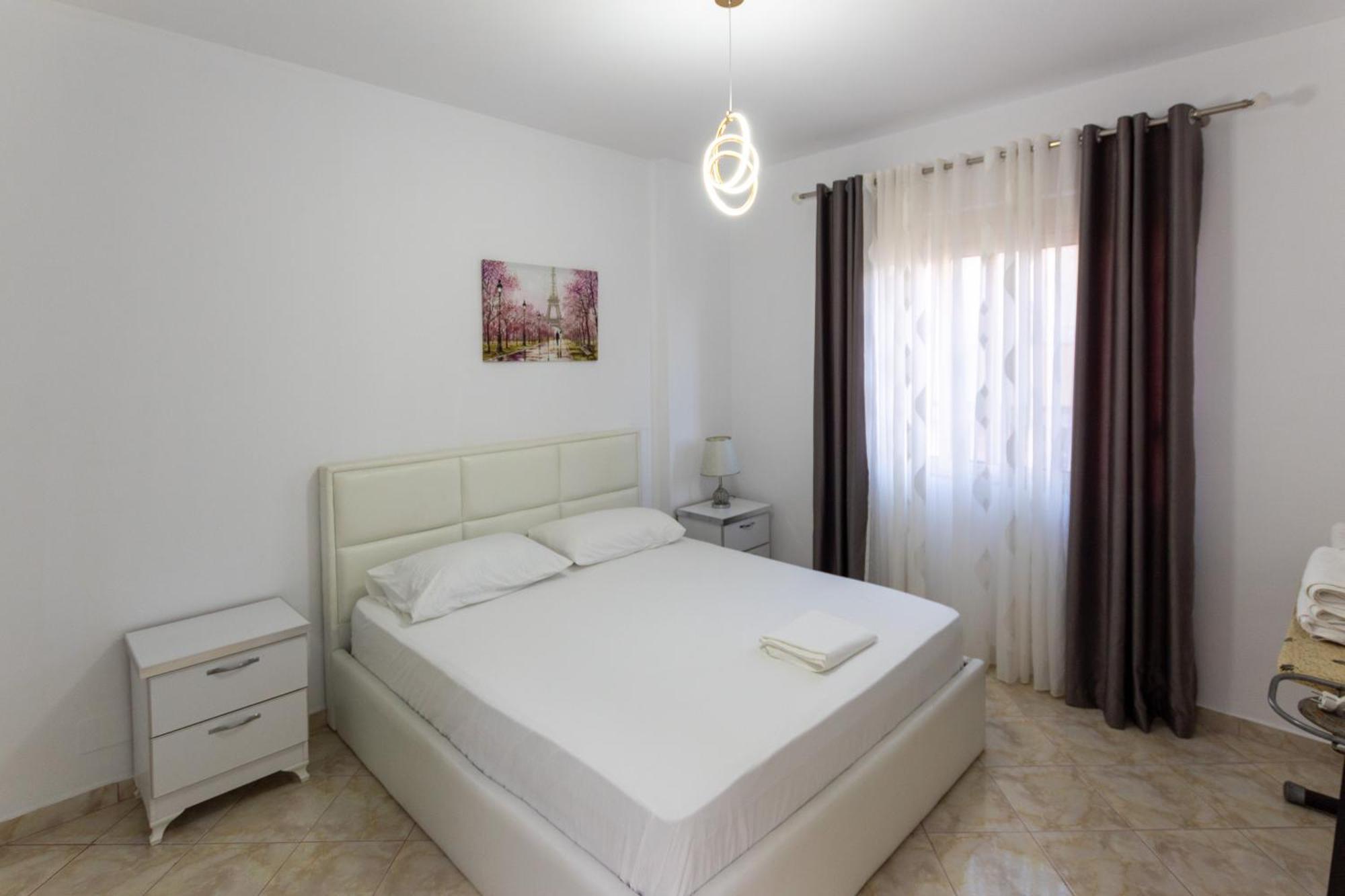 Spacious 2 Bedroom In * Durrës
