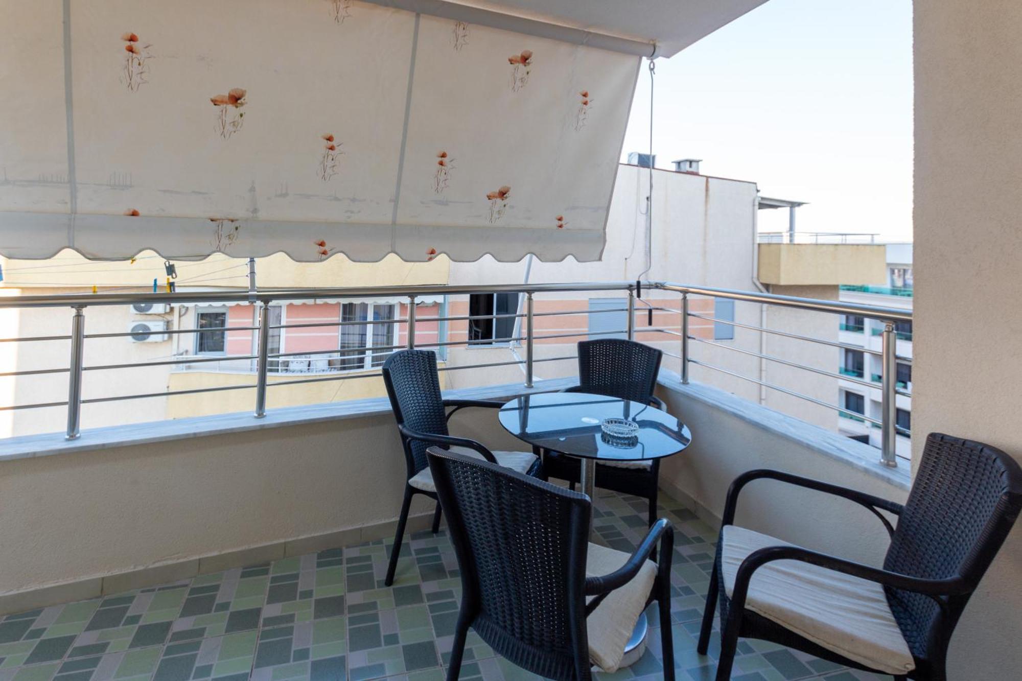 Spacious 2 Bedroom In Appartement Durrës